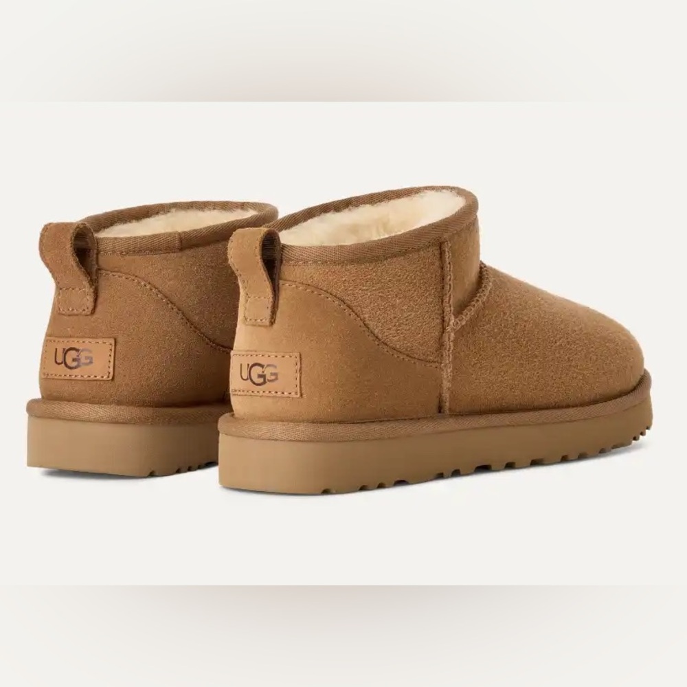 NWOT UGG CLASSIC ULTRA MINI BOOTIE SIZE 9 CHESTNUT!
